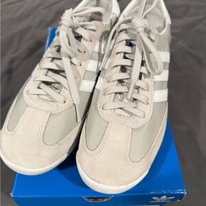 Adidas Men's Grey and White SL 72 RS